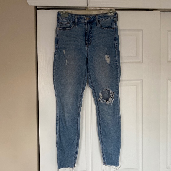 Old Navy Ripped Skinny Jeans - Picture 1 of 2